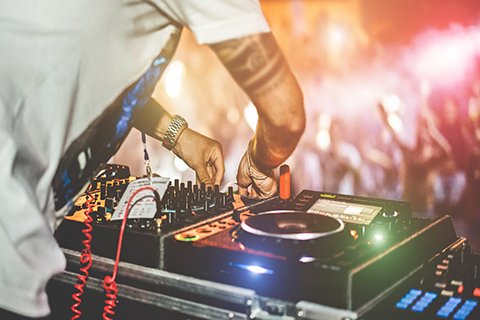 An up close photo f a DJ's turntable.